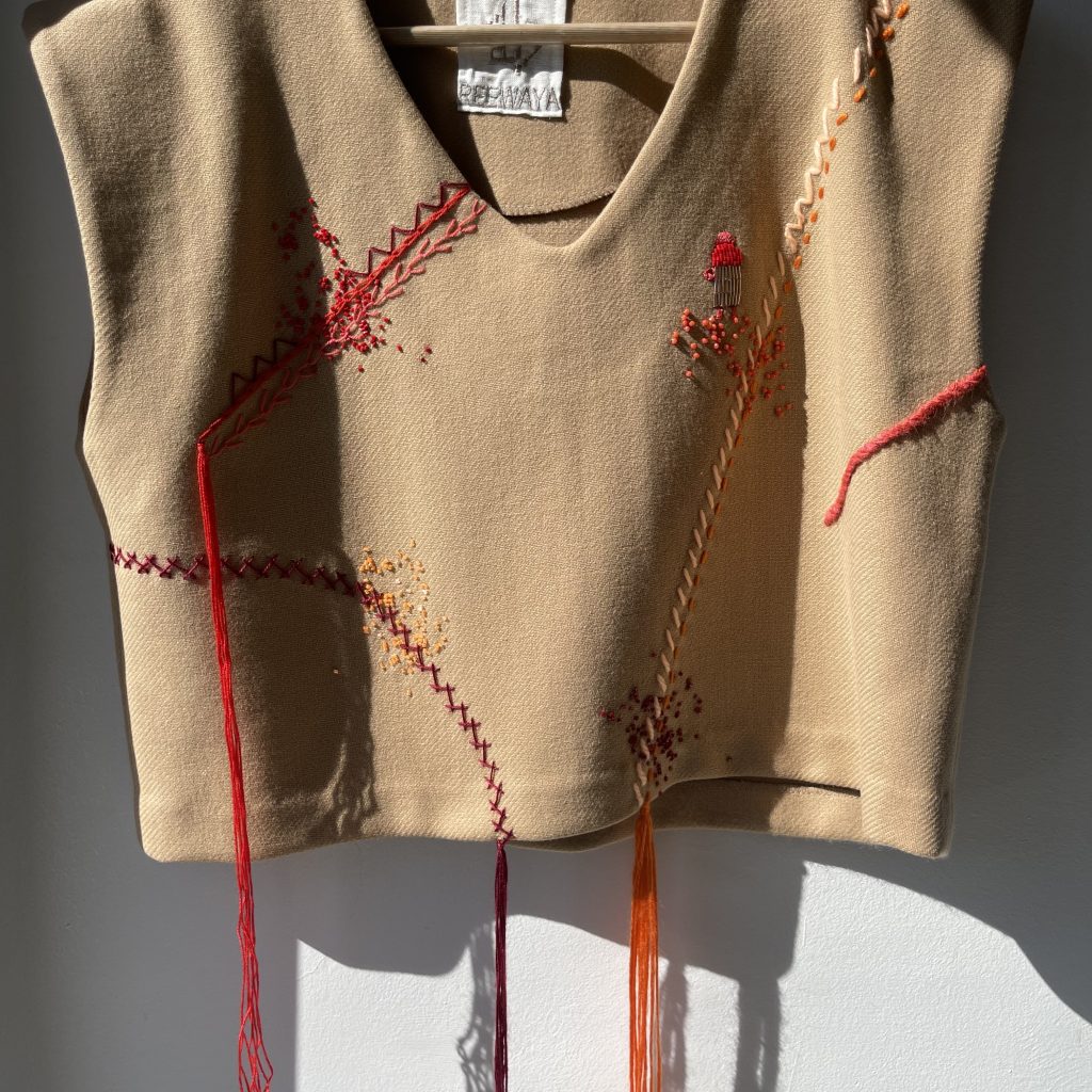 Reewaya On the road crop top beige (1)-min